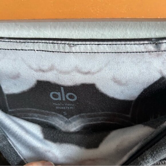 Alo Yoga Tech Lift Airbrush Full-Length Performance Leggings - Picture 6 of 8